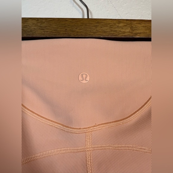 Lululemon Ribbed Contoured High Rise Short 8" Size 2 - Picture 9 of 10